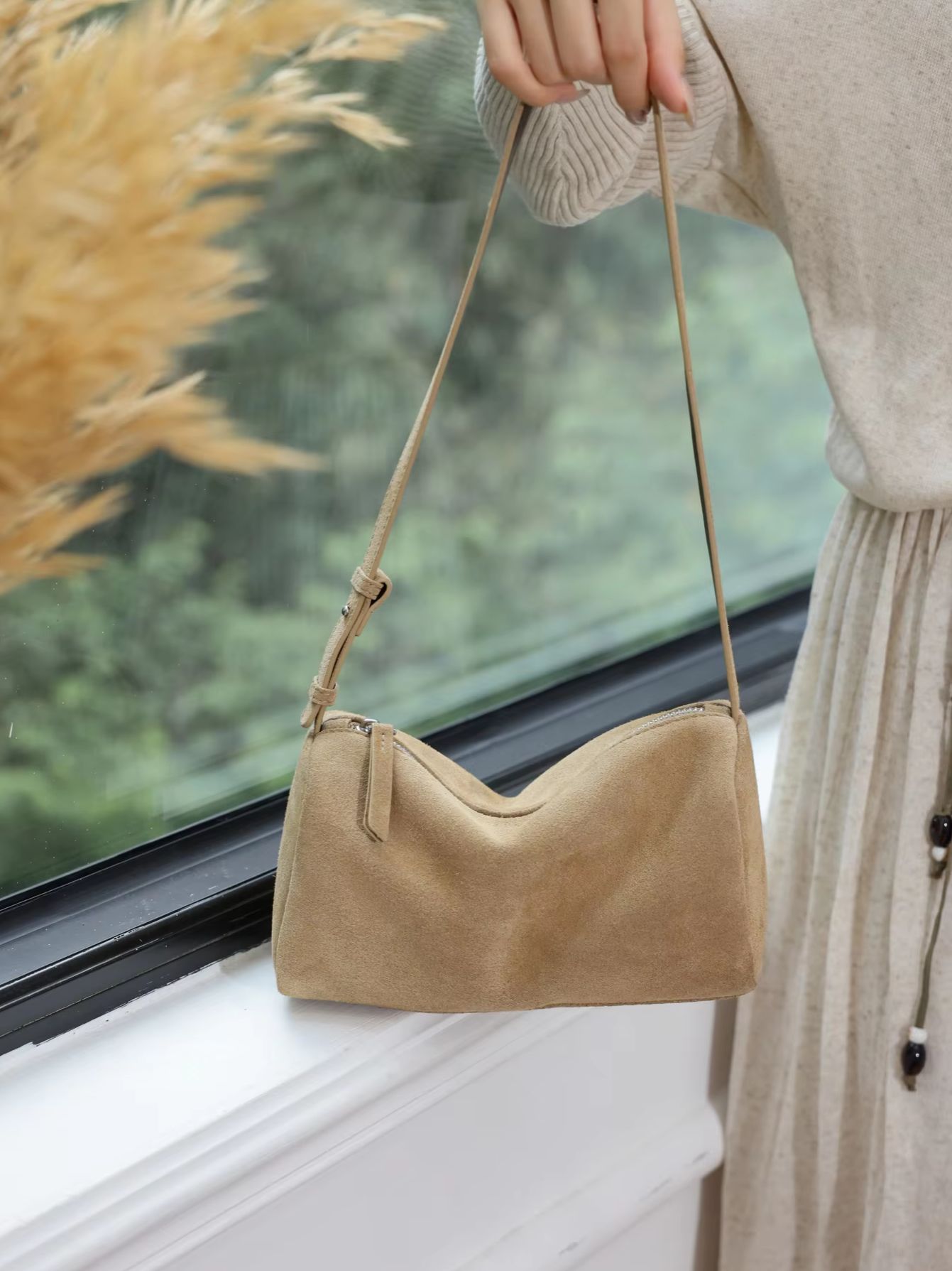 Women Bags 2026 Trends - Sac bandoulière cylindrique en cuir de
