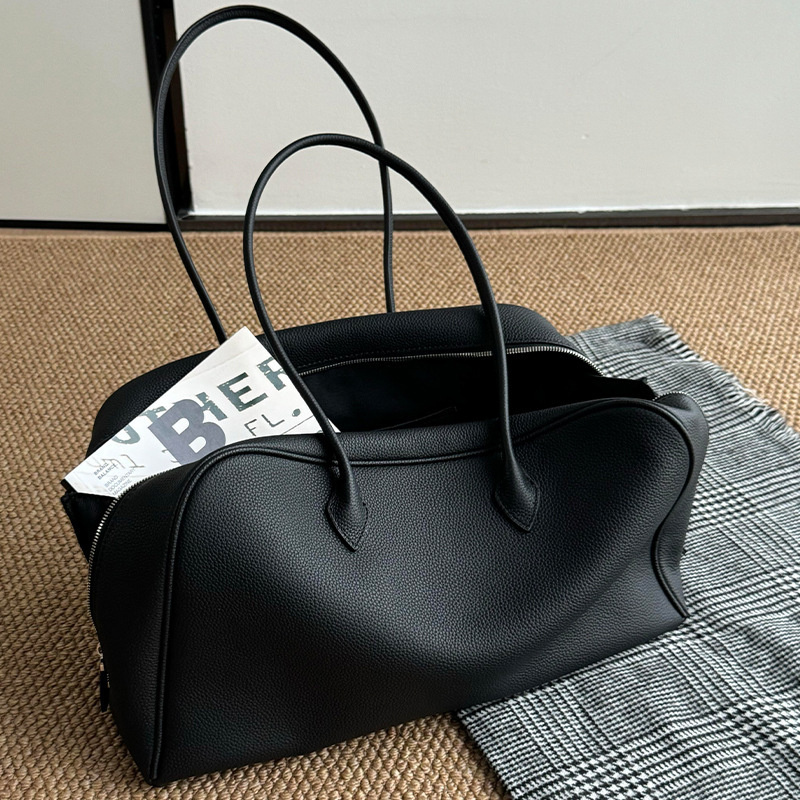 Women Bags 2026 Trends - Sac fourre-tout Boston en cuir souple